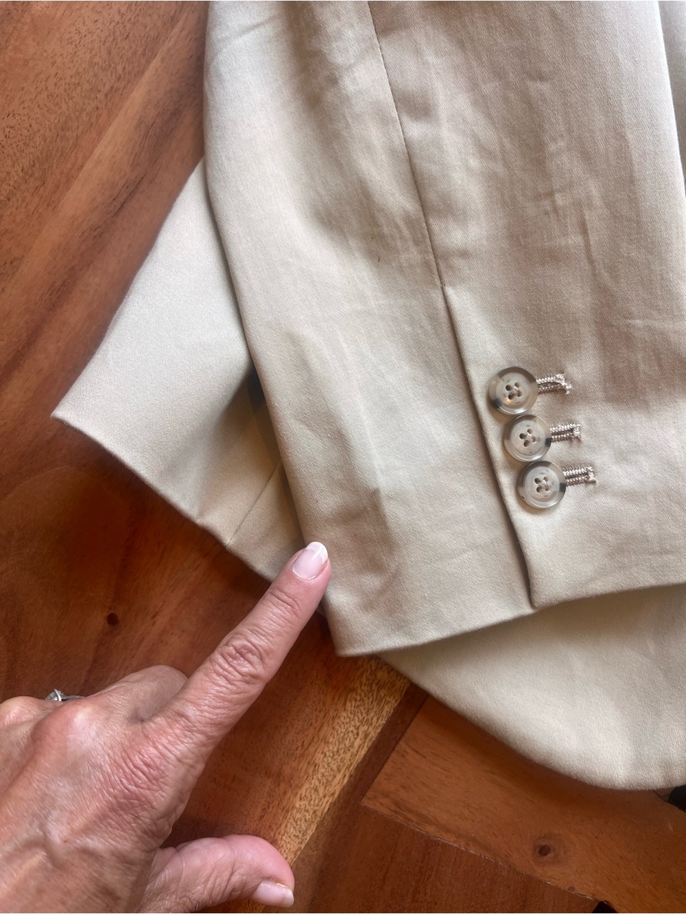 Banana Republic Women's Tailored Cream Blazer - Picture 6 of 7
